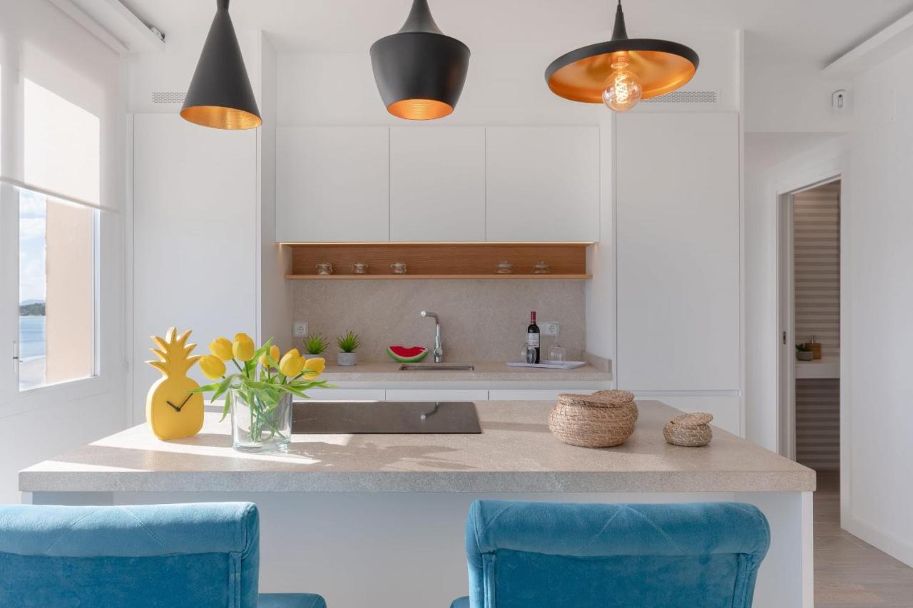First Line Apartment *